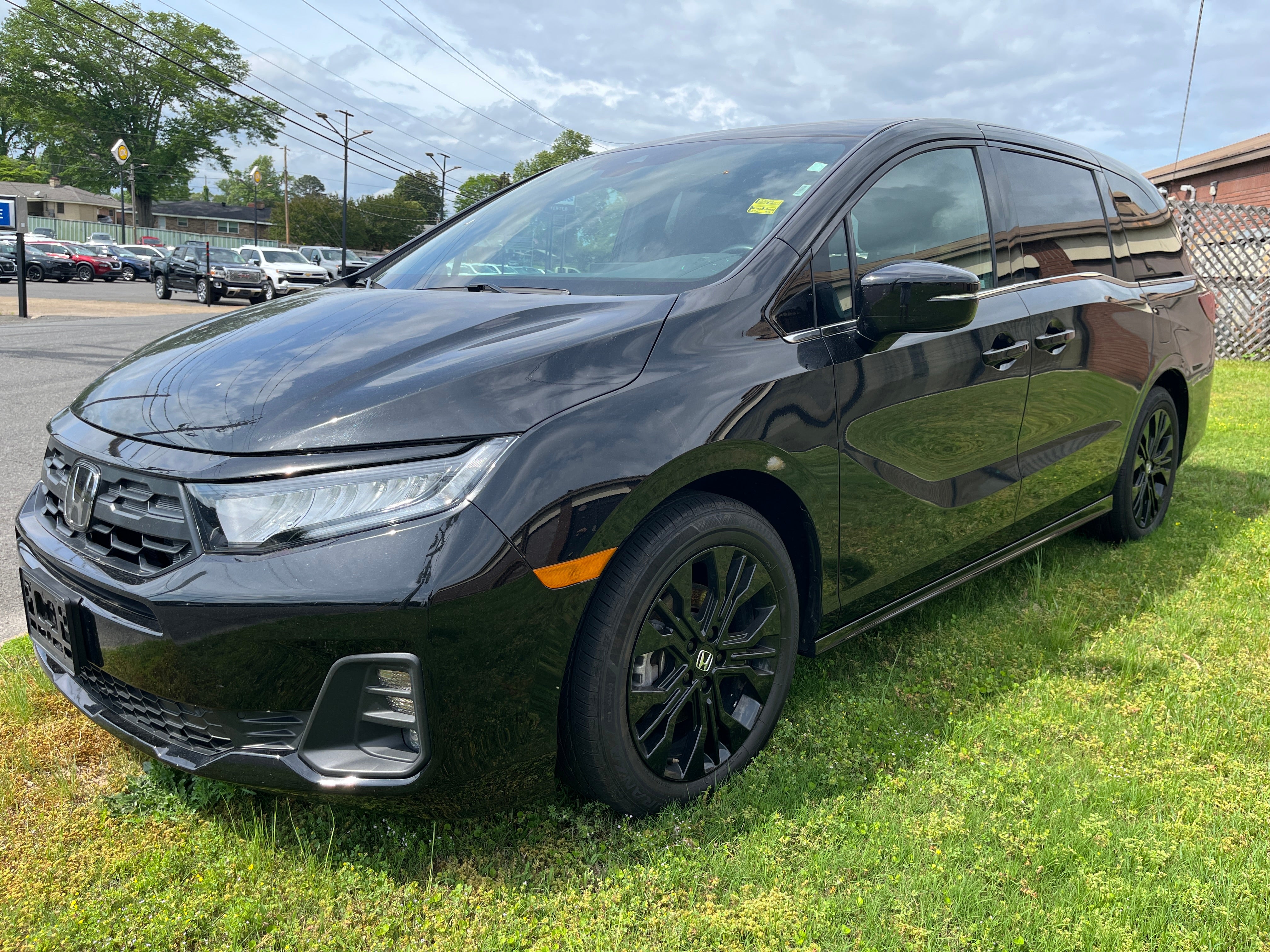 2025 Honda Odyssey Sport-L in Black — front three-quarter view