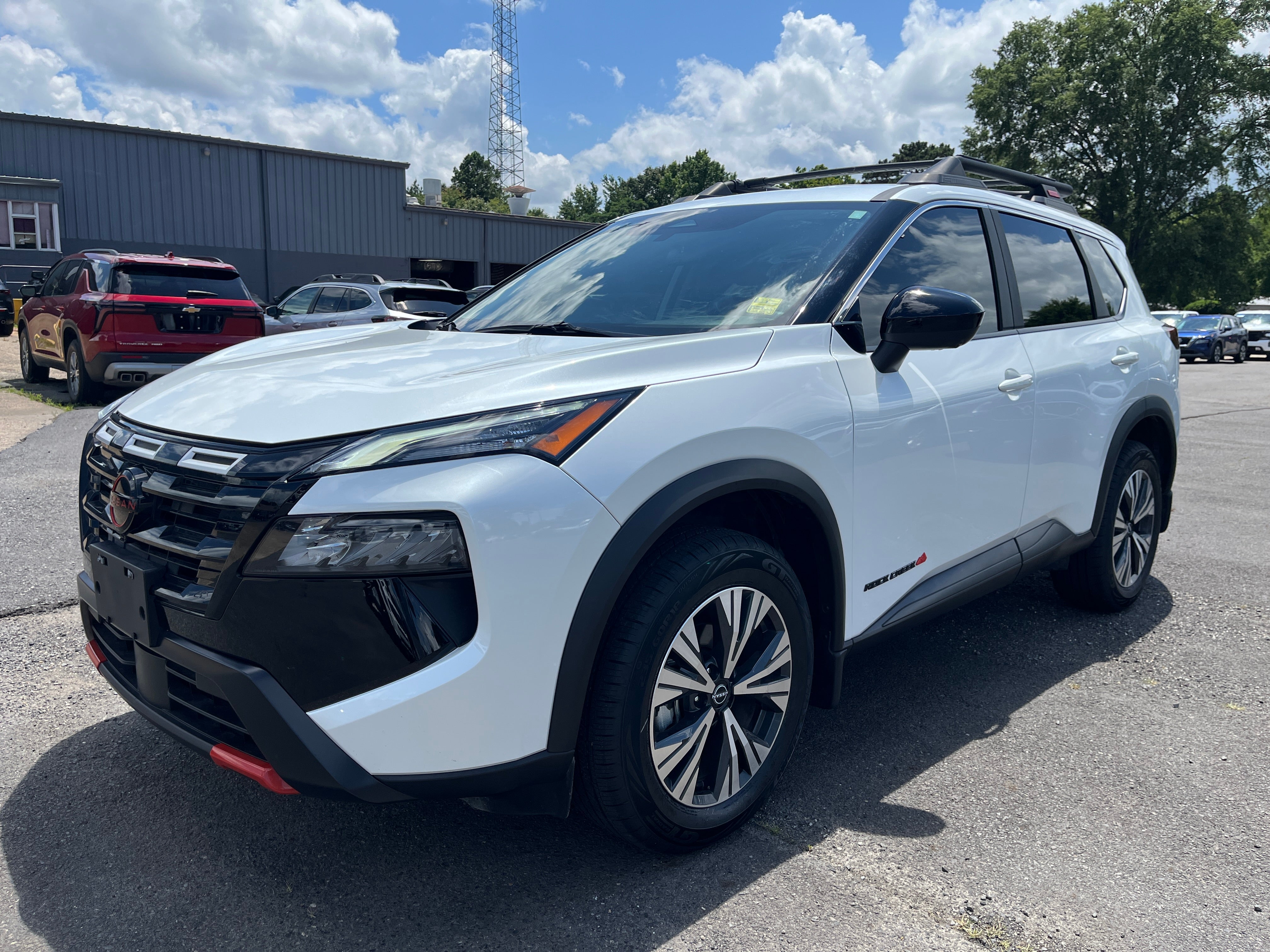 2025 Nissan Rogue Rock Creek in Everest Wh — front three-quarter view