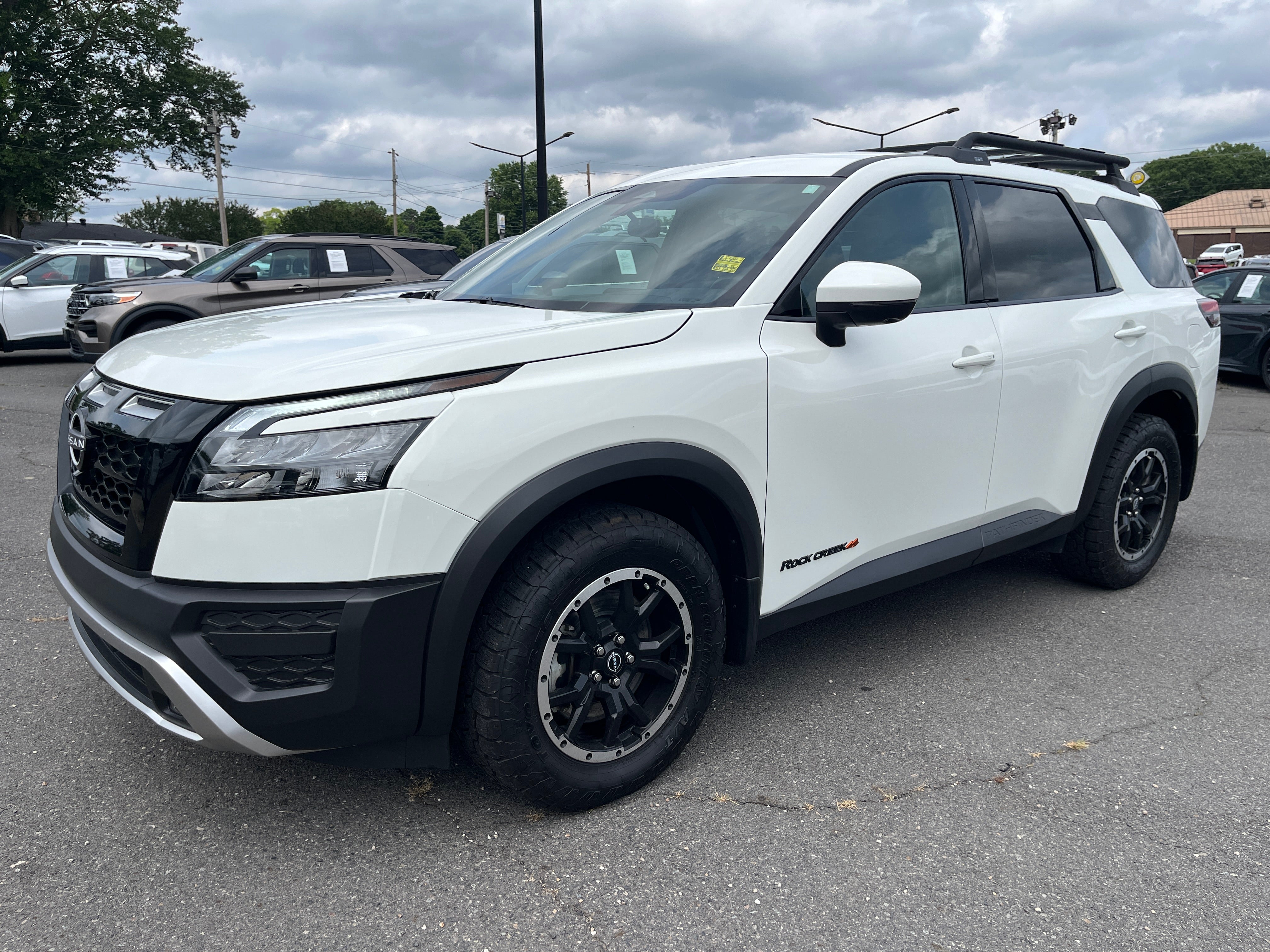 2025 Nissan Pathfinder Rock Creek in Glacier Wh — front three-quarter view
