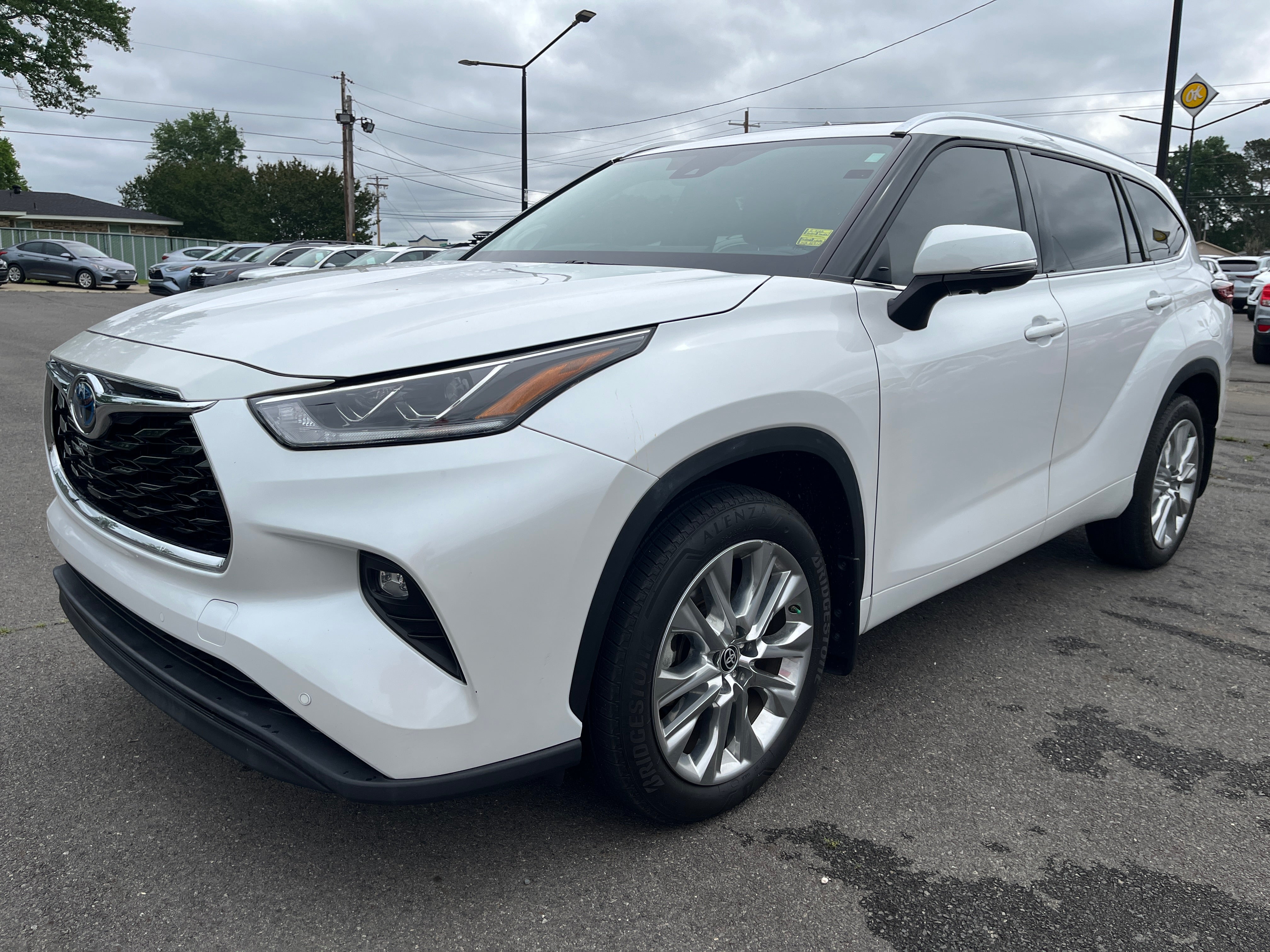 2024 Toyota Highlander Hybrid Limited in White — front three-quarter view