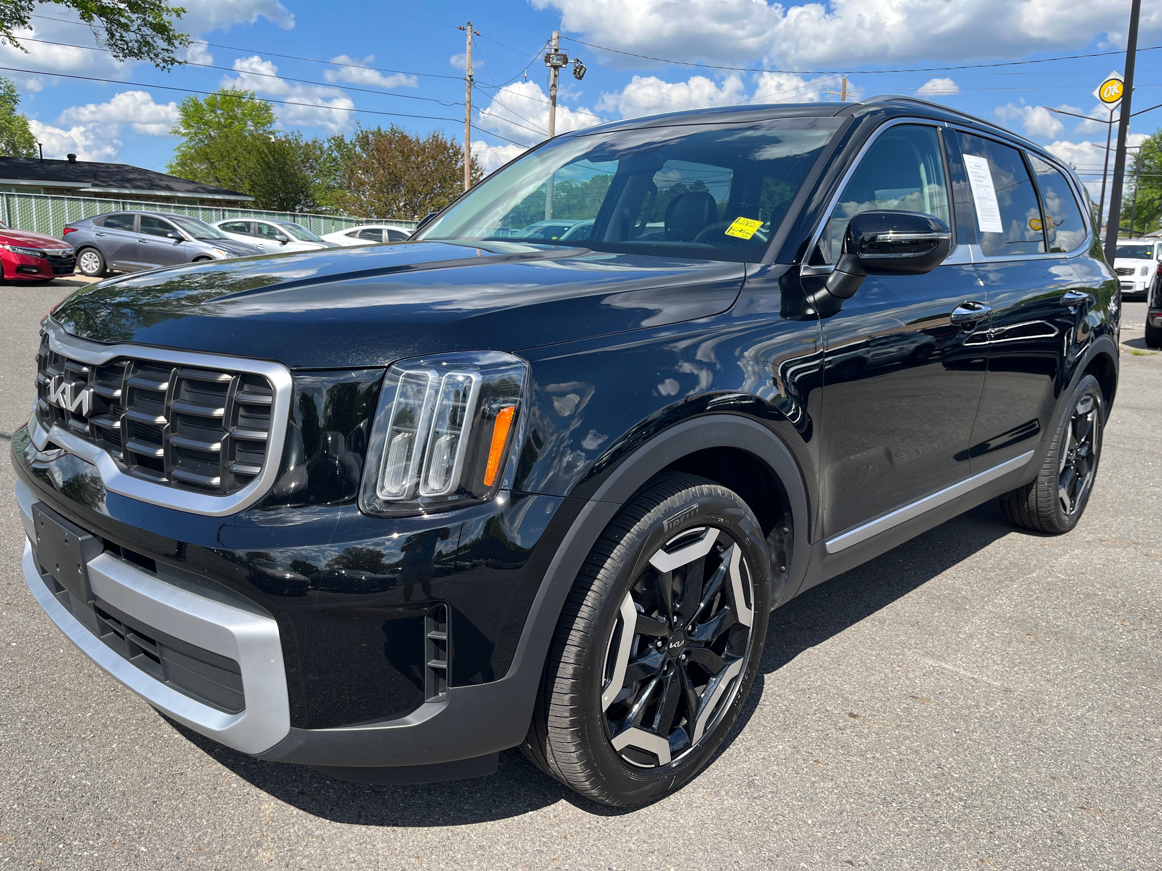 2025 Kia Telluride S in Black — front three-quarter view