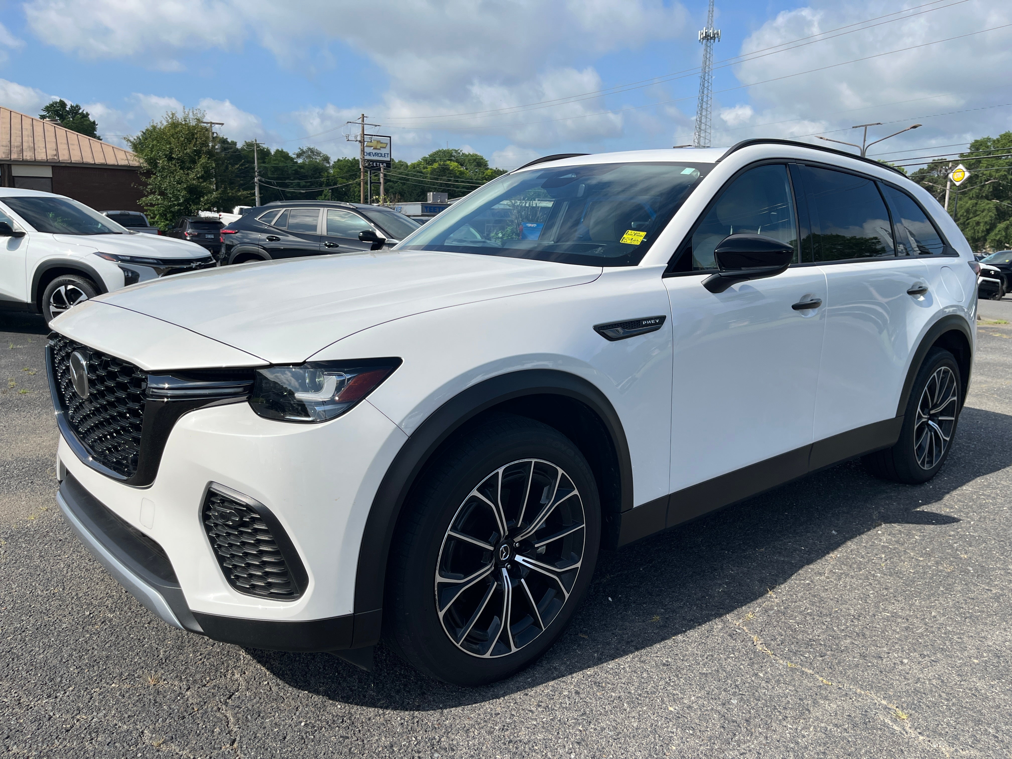 2025 Mazda Mazda CX-70 PHEV Premium Package in Rhodium Wh — front three-quarter view