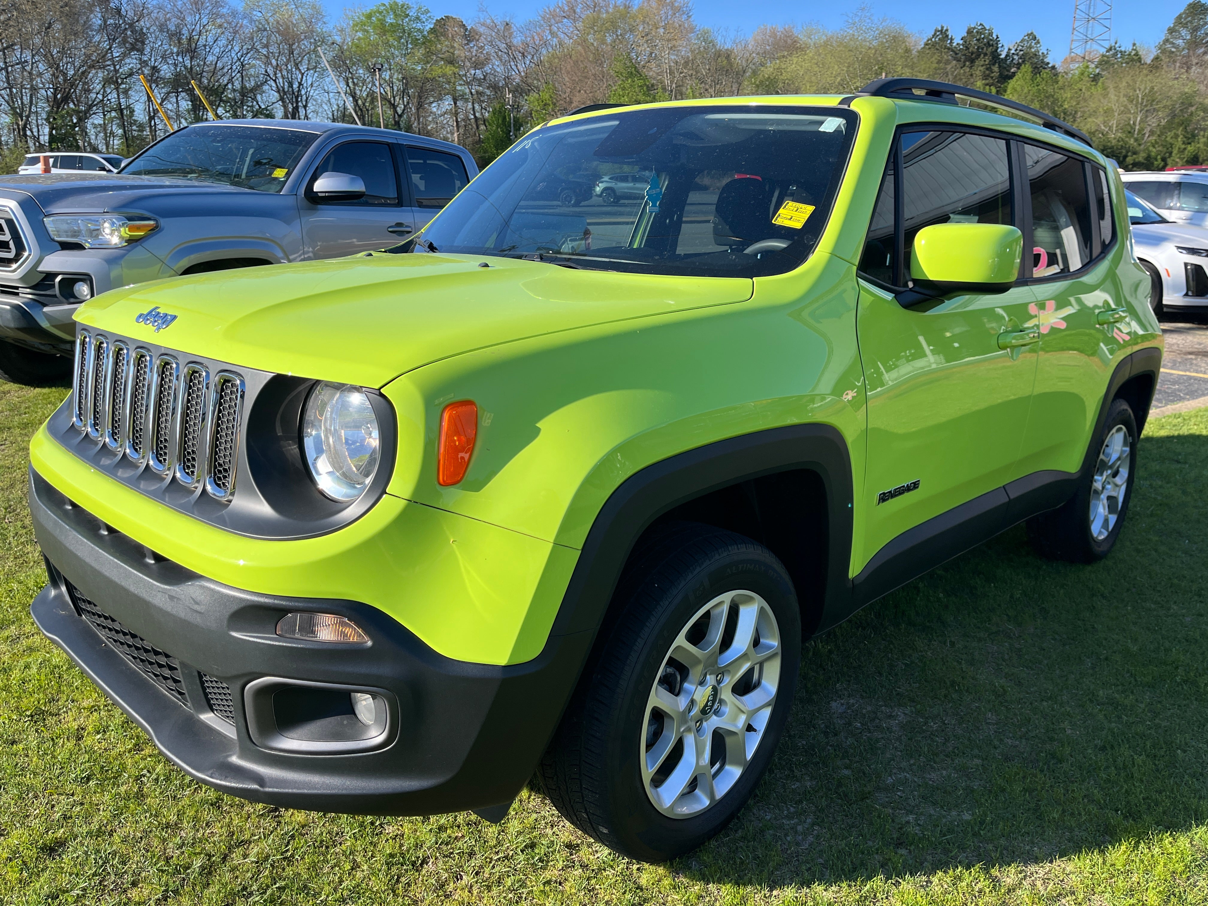 2018 Jeep Renegade Latitude in Green — front three-quarter view